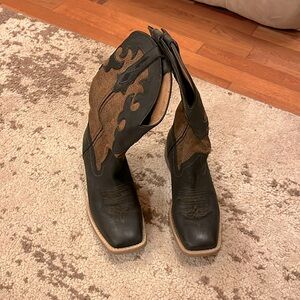 Square towed cowgirl boots